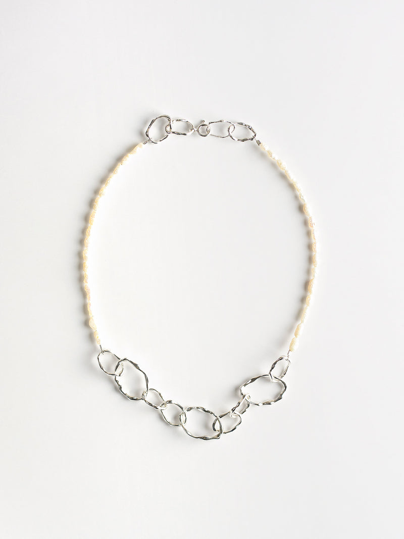 Chain and pearls necklace