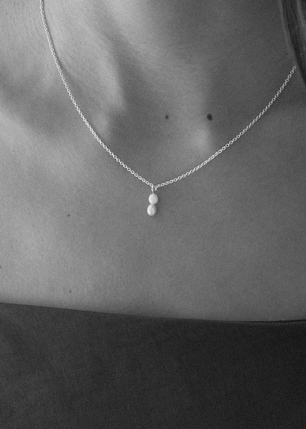 Double pearl necklace