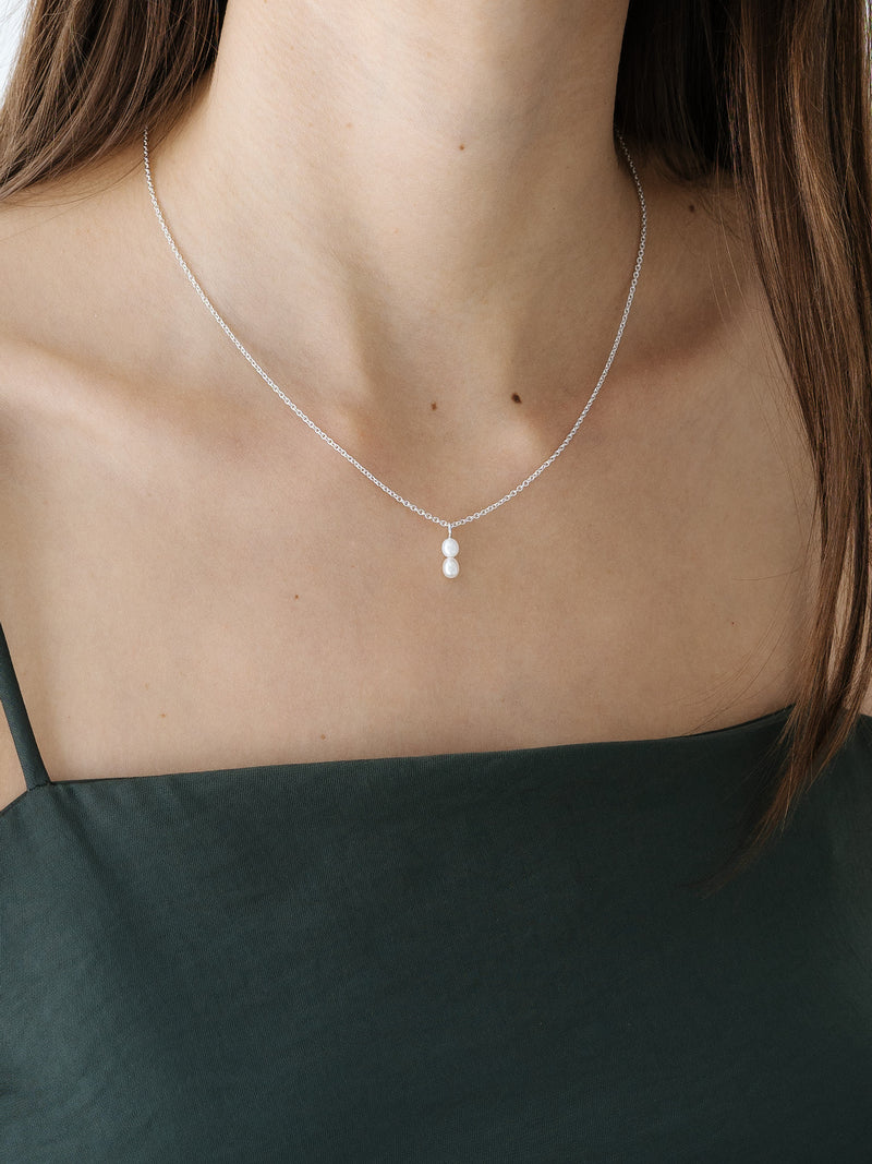 Dvojitý perlový náhrdelník