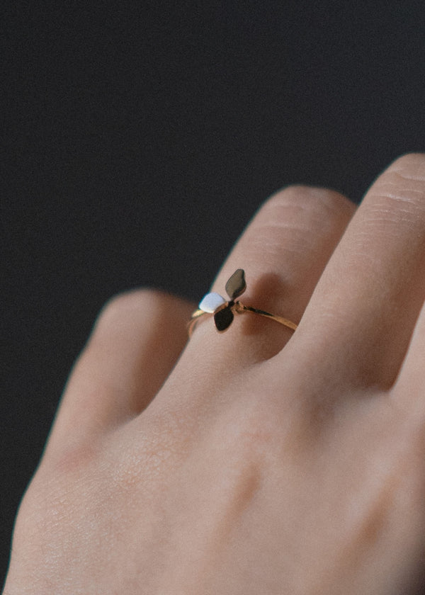 Břečťan jednoduchý prsten