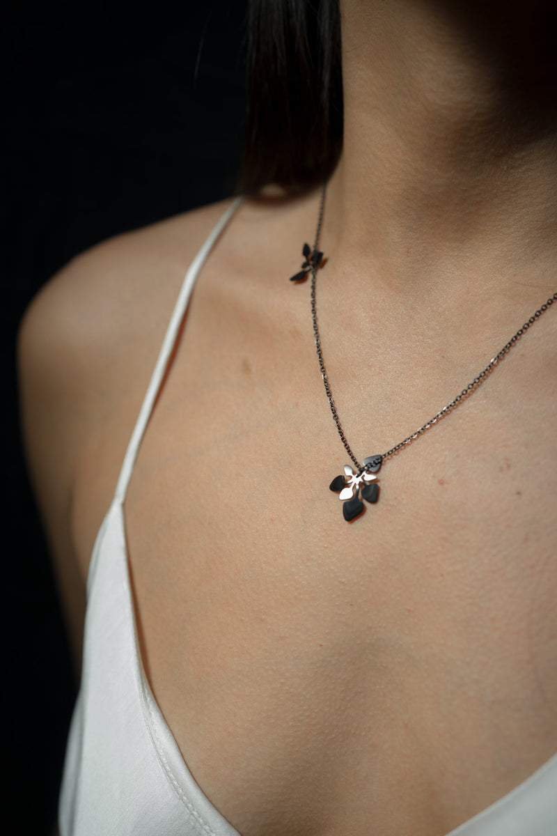 Mini Laurel necklace