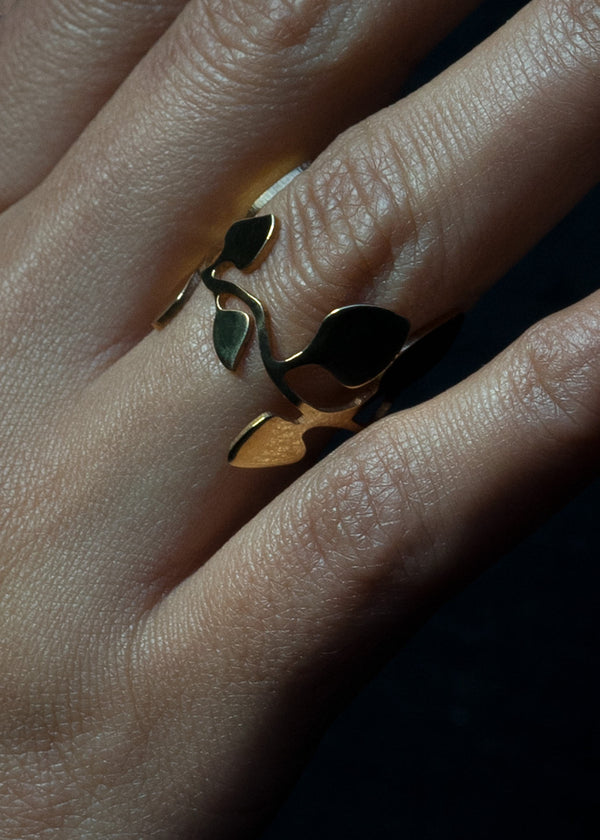 Laurel ring