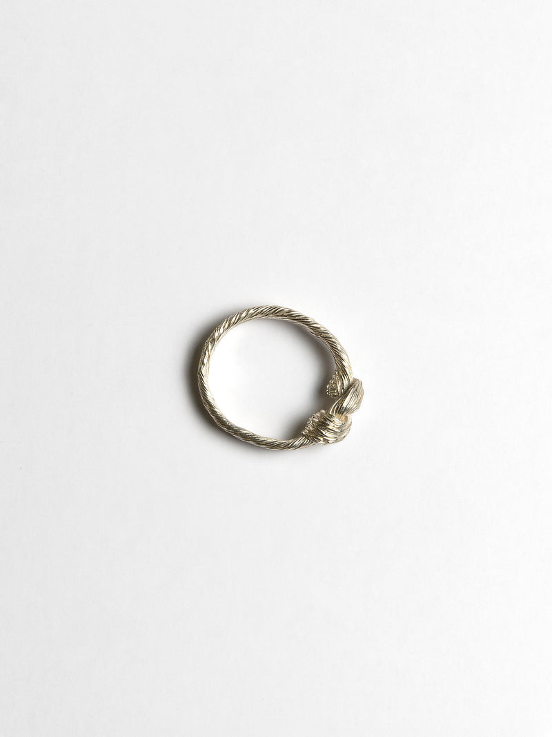 Twisted big knot ring